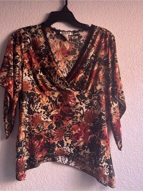 Carol Rose Flora Blouse Short flowy sleeves lace lined neck, chest Small
